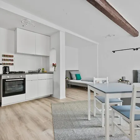 Hometonight Downtown In - 1-zimmer-apartment In Historischer Altstadt Apartamento